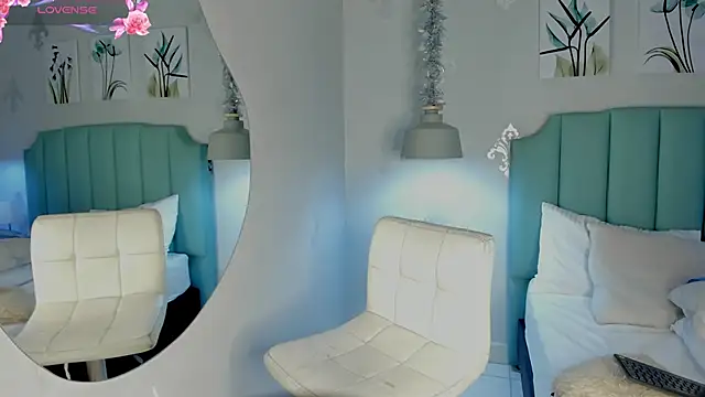 Khenta Michells online show from 02.12.25