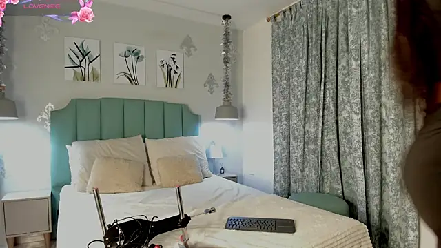 Khenta Michells online show from 02.13.25