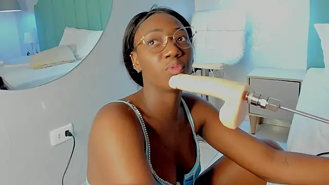 Khenta Michells online show from 02.27.25