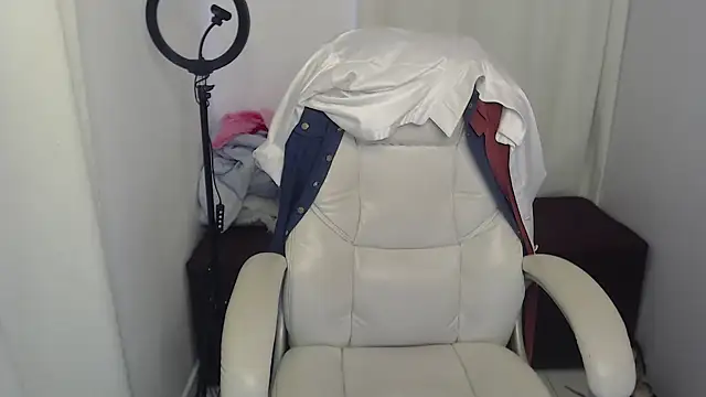 Snapshot of Abby_Halliwey chatting on 12.21.24 Abby Halliwey online show from 12.21.24