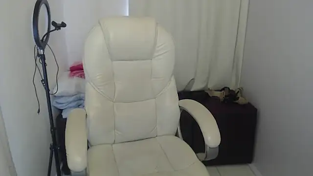 Snapshot of Abby_Halliwey chatting on 01.03.25 Abby Halliwey online show from 01.03.25