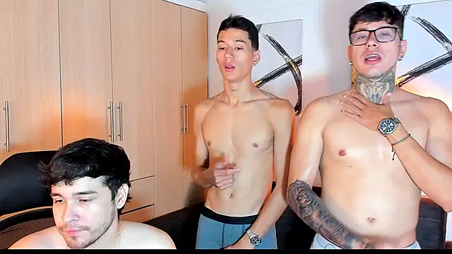 Snapshot of Party_guyssex chatting on 03.19.25 Party guyssex online show from 03.19.25