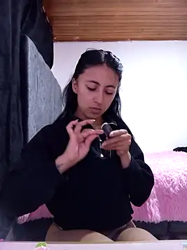 Snapshot of Gisell_s chatting on 01.07.25 Gisell s online show from 01.07.25