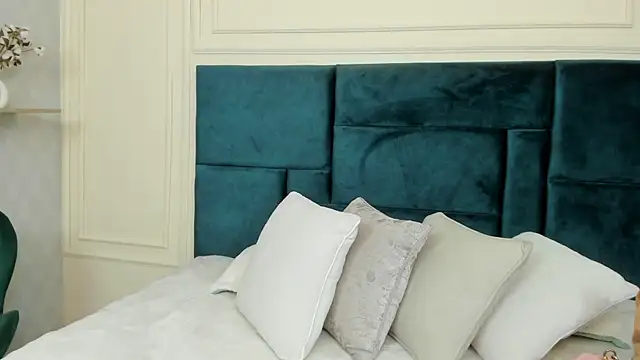 Charlotte Mayer online show from 02.19.25