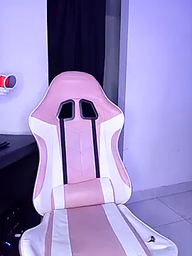 gwen ashly online show from 10.22.25