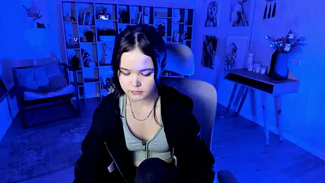 Elainebeness online show from 10.15.25