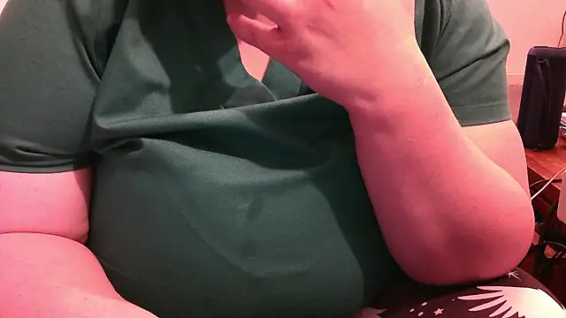 Snapshot of Maebi chatting on 12.07.24 Maebi online show from 12.07.24