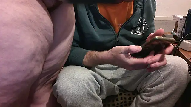 Snapshot of Maebi chatting on 12.10.24 Maebi online show from 12.10.24