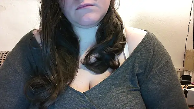 Snapshot of Maebi chatting on 01.07.25 Maebi online show from 01.07.25