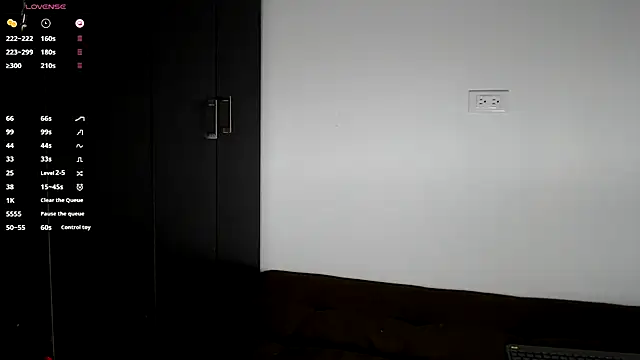 Snapshot of gigilovedback chatting on 10.30.25 gigilovedback online show from 10.30.25