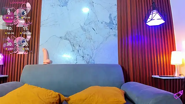 Snapshot of ariann_bk chatting on 12.17.24 ariann bk online show from 12.17.24