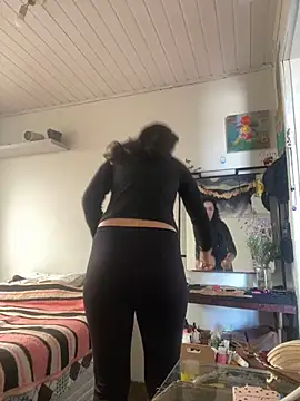 Snapshot of magalunabb chatting on 09.24.25 magalunabb online show from 09.24.25