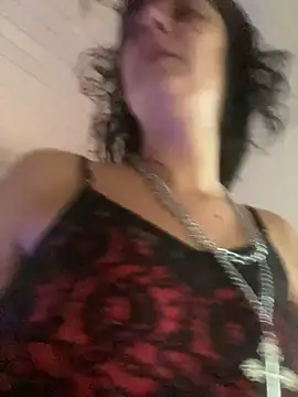 Snapshot of magalunabb chatting on 12.17.25 magalunabb online show from 12.17.25