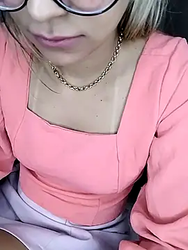 fofinhaa12 online show from 04.15.26