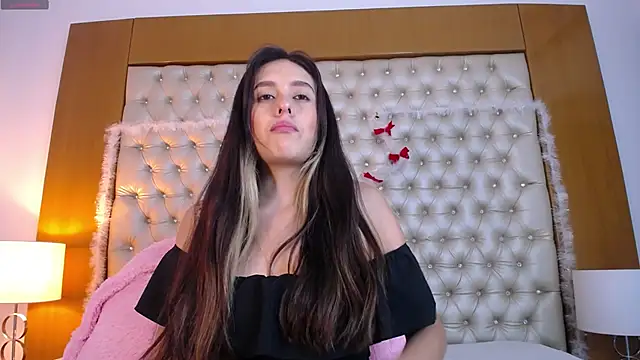 Snapshot of MegannMyerss chatting on 12.16.24 MegannMyerss online show from 12.16.24