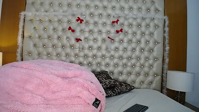 Snapshot of MegannMyerss chatting on 12.28.24 MegannMyerss online show from 12.28.24