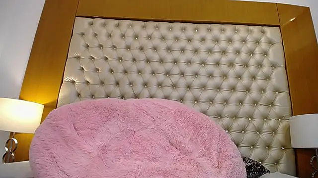 Snapshot of MegannMyerss chatting on 02.04.25 MegannMyerss online show from 02.04.25