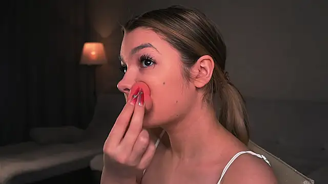 Snapshot of VeronaAppleberry chatting on 03.21.25 VeronaAppleberry online show from 03.21.25