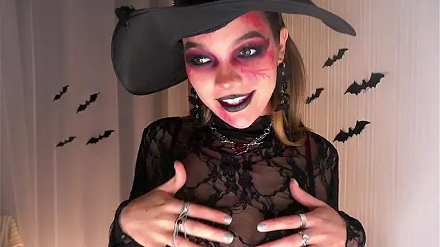 Snapshot of VeronaAppleberry chatting on 10.26.25 VeronaAppleberry online show from 10.26.25