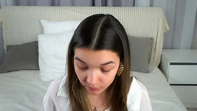 Snapshot of VeronaAppleberry chatting on 11.13.25 VeronaAppleberry online show from 11.13.25