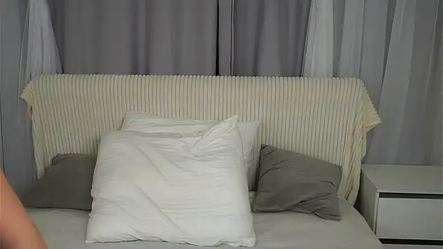 Snapshot of VeronaAppleberry chatting on 11.28.25 VeronaAppleberry online show from 11.28.25