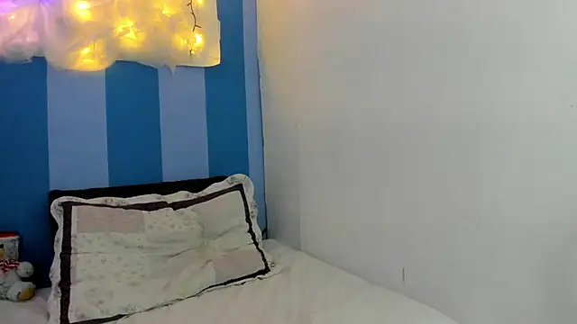 Snapshot of britny_clouds chatting on 12.24.24 britny clouds online show from 12.24.24