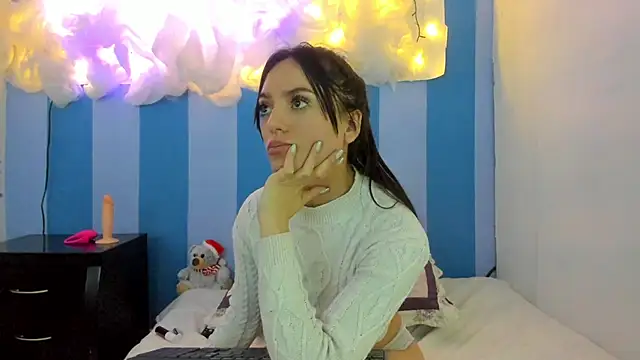 Snapshot of britny_clouds chatting on 12.26.24 britny clouds online show from 12.26.24