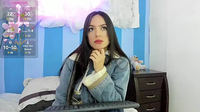 Snapshot of britny_clouds chatting on 01.14.25 britny clouds online show from 01.14.25