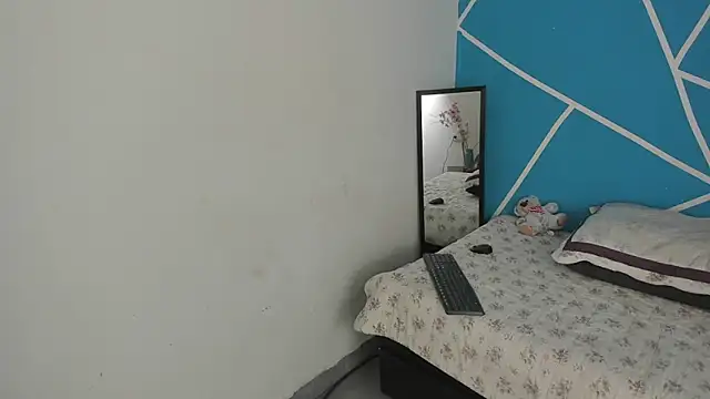 Snapshot of britny_clouds chatting on 01.21.25 britny clouds online show from 01.21.25