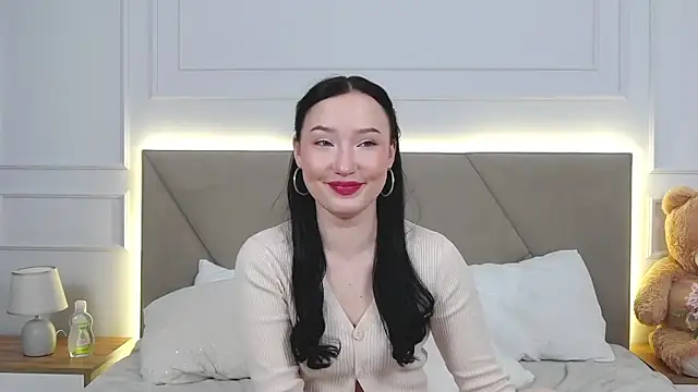 LeilaLow online show from 12.17.24