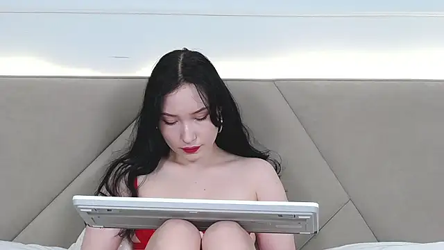 LeilaLow online show from 12.19.24