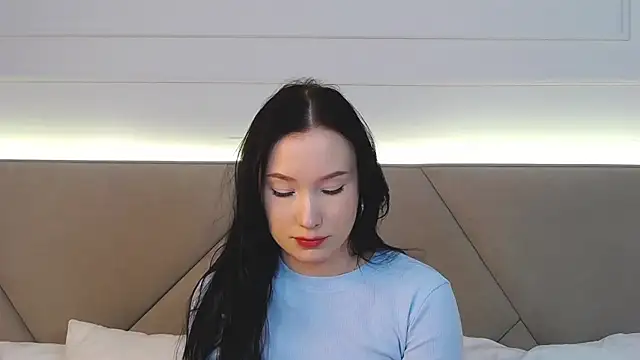 LeilaLow online show from 02.25.25