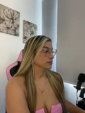 Issabela G1 online show from 04.21.26