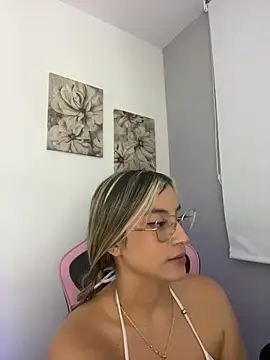 Snapshot of Issabela_G1 chatting on 04.30.26 Issabela G1 online show from 04.30.26