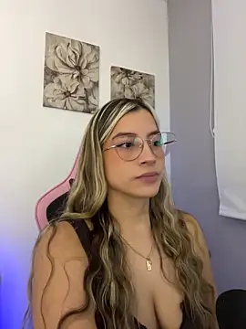 Snapshot of Issabela_G1 chatting on 05.04.26 Issabela G1 online show from 05.04.26