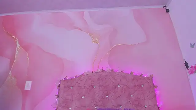 Snapshot of Bella__sweet chatting on 12.16.24 Bella sweet online show from 12.16.24