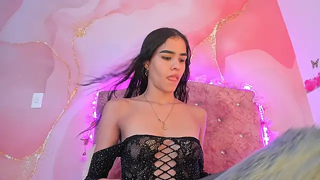 Snapshot of Bella__sweet chatting on 01.17.25 Bella sweet online show from 01.17.25