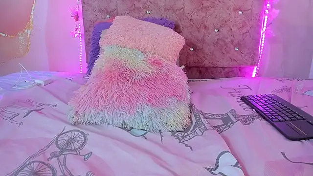 Snapshot of Bella__sweet chatting on 02.08.25 Bella sweet online show from 02.08.25