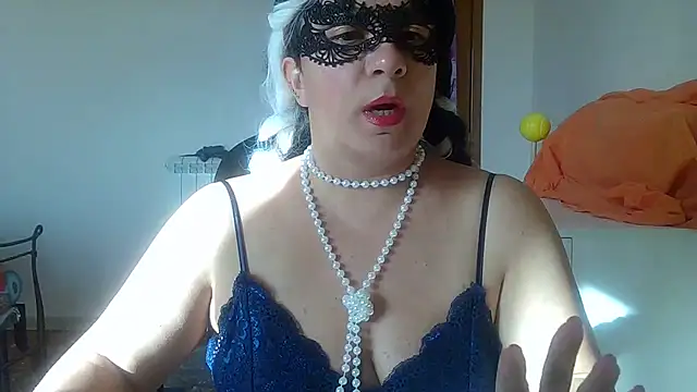 Snapshot of Ninalapiccolina chatting on 10.25.25 Ninalapiccolina online show from 10.25.25