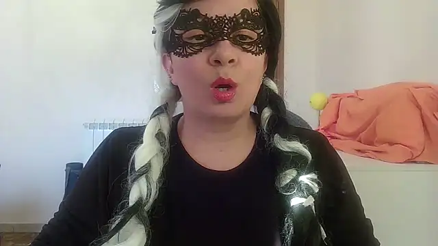 Snapshot of Ninalapiccolina chatting on 11.26.25 Ninalapiccolina online show from 11.26.25