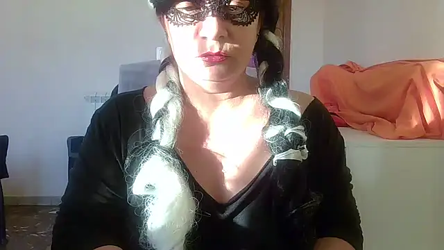 Snapshot of Ninalapiccolina chatting on 12.17.25 Ninalapiccolina online show from 12.17.25