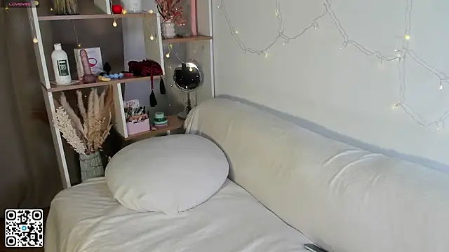 Snapshot of Lif_love chatting on 12.17.25 Lif love online show from 12.17.25