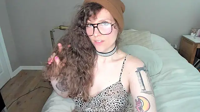 Snapshot of DelugeDuvall chatting on 10.02.25 DelugeDuvall online show from 10.02.25