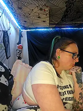 Snapshot of Bunny_Cummings chatting on 11.20.25 Bunny Cummings online show from 11.20.25