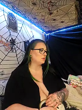 Snapshot of Bunny_Cummings chatting on 11.28.25 Bunny Cummings online show from 11.28.25