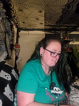 Snapshot of Bunny_Cummings chatting on 12.19.25 Bunny Cummings online show from 12.19.25