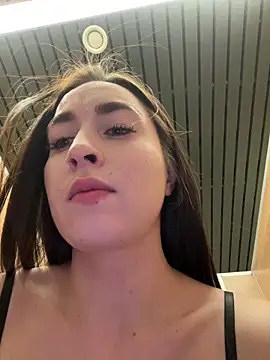 Holly Play online show from 12.11.24