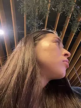 Holly Play online show from 12.12.24