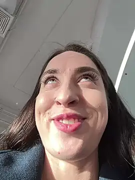 Holly Play online show from 12.13.24