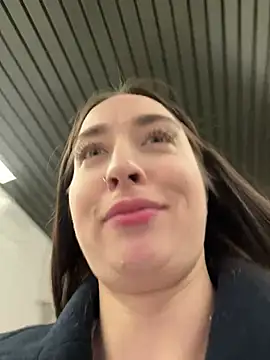 Holly Play online show from 12.18.24